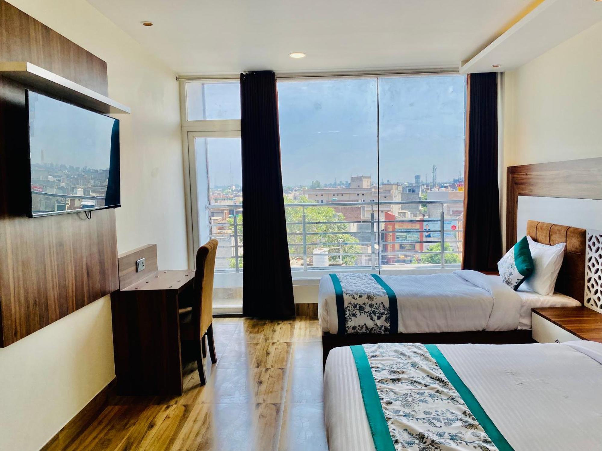 Hotel White House Walking Distance From Golden Temple- With Parking Amritsar Exterior foto
